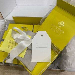 Kendra Scott gift boxes